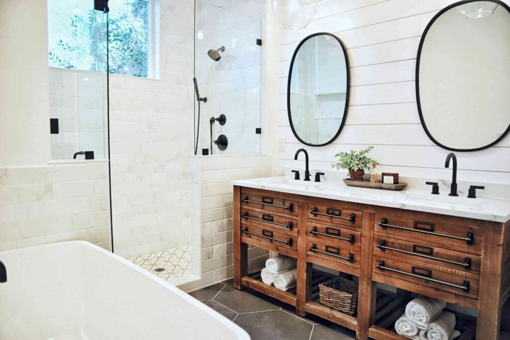 Oval-shaped black bathroom wall mirror by BEAUTYPEAK, featuring a sleek matte black metal frame and elegant design for modern bathrooms.